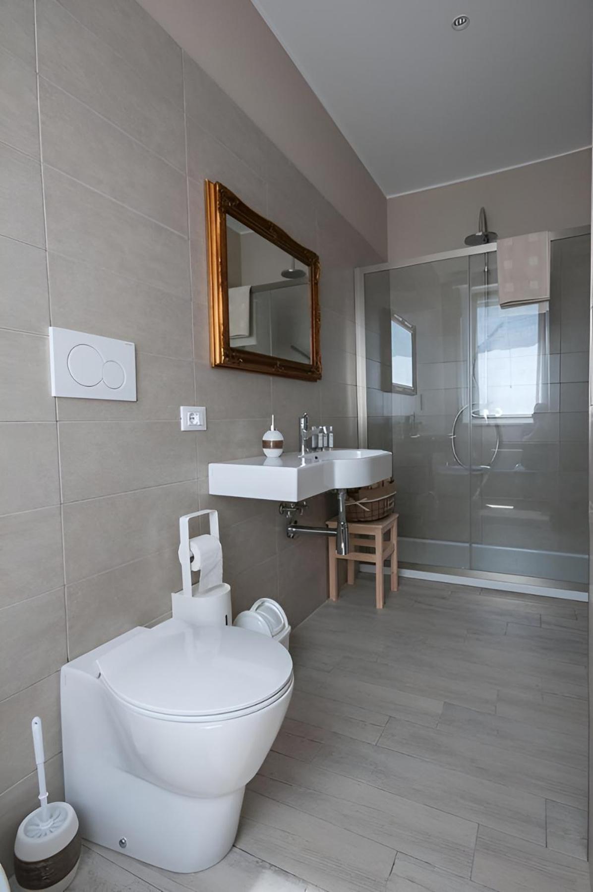 Alla Scaletta - Stanze Con Bagno Privato E Wifi A Pochi Passi Dal Duomo 미란돌라 외부 사진