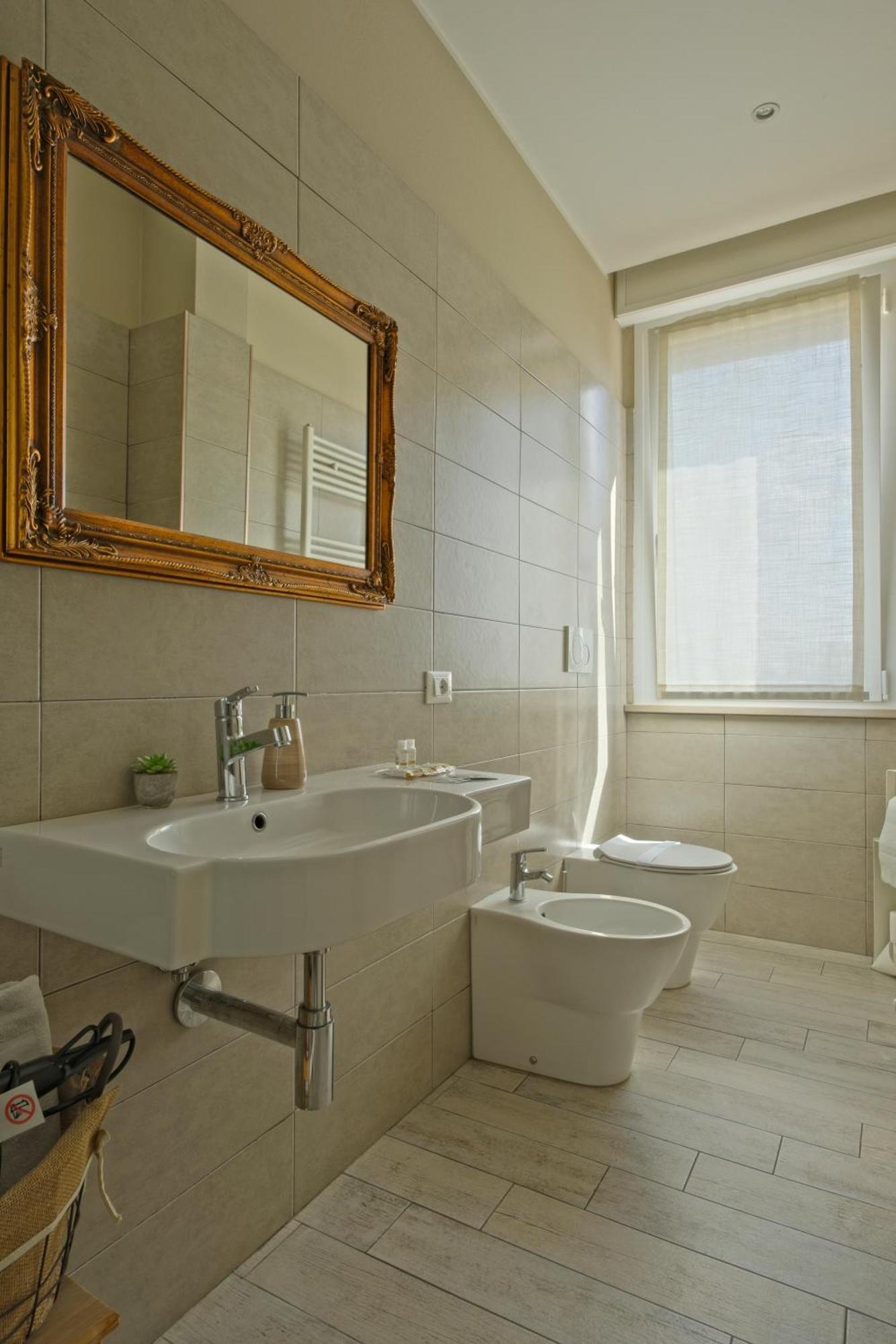 Alla Scaletta - Stanze Con Bagno Privato E Wifi A Pochi Passi Dal Duomo 미란돌라 외부 사진